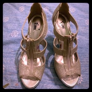 Nice silver high heel size 51/2